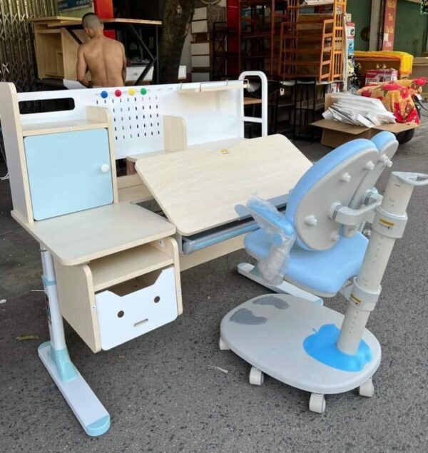Bộ bàn ghế học sinh thông minh chống gù VinaKids PVS03-CO6 size 1m2 gỗ tự nhiên