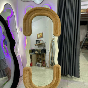 Alternative view of Gương soi toàn thân lượn sóng đèn led khung bọc nỉ VN-GS312