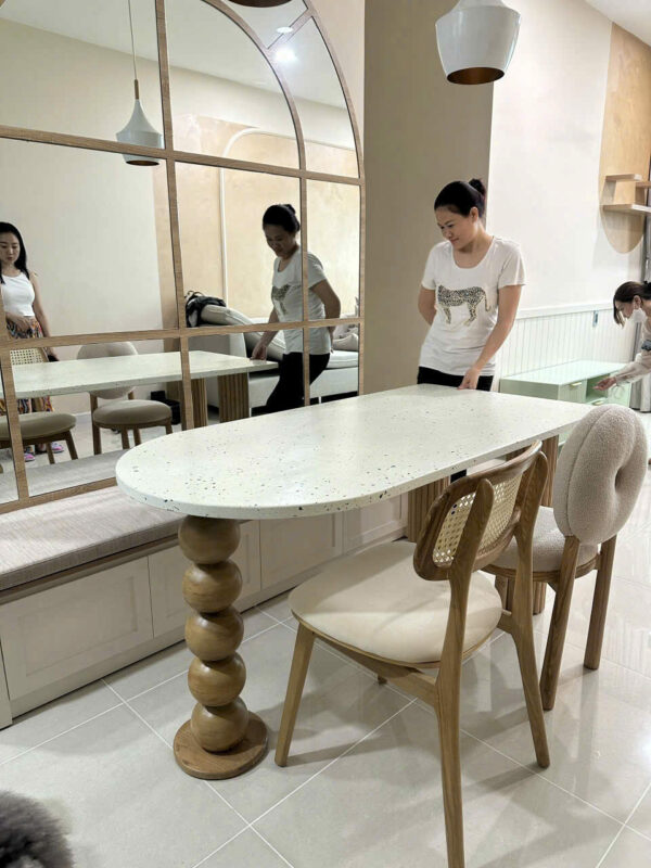 Bàn Ăn Oval Chân Tròn Gỗ Tự Nhiên HNN2