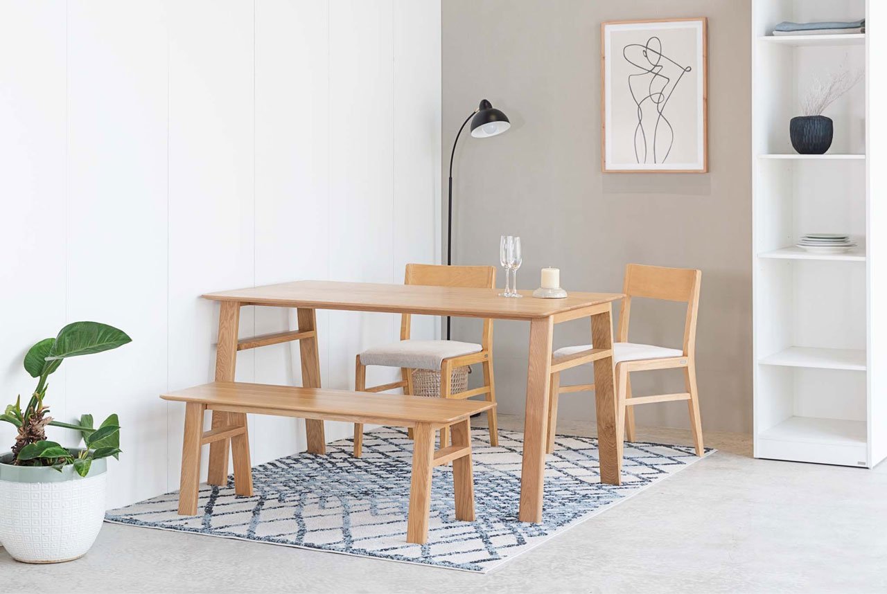 Bàn Ăn Gỗ Tự Nhiên Hay Bàn Ăn Mặt Đá – Nên Chọn Loại Nào Cho Gia Đình? 2 Bàn Ăn Gỗ Tự Nhiên Hay Bàn Ăn Mặt Đá – Nên Chọn Loại Nào Cho Gia Đình?