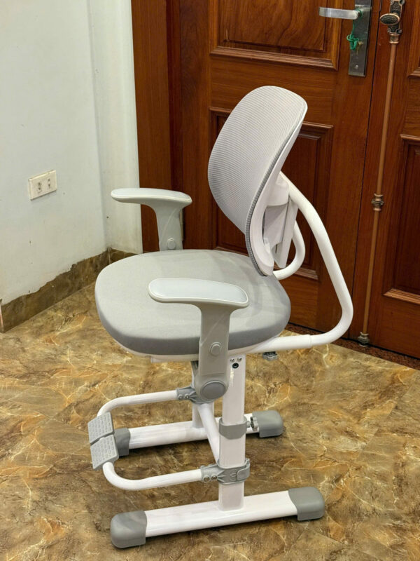 Ghế học sinh chống gù có tay quay nâng hạ Vinakids Hani03