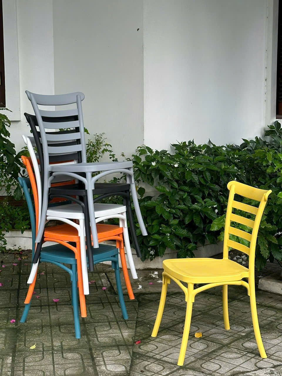 Ghế Nhựa Đúc Bistro Sọc Nhập Khẩu GN-06VT 5 Ghế Nhựa Đúc Bistro Sọc Nhập Khẩu GN-06VT - Ảnh 3