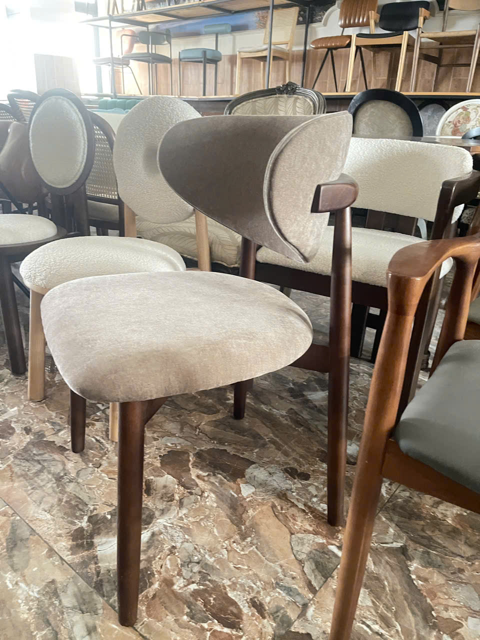 Ghế ăn, cafe chân gỗ có nệm VN-088KS 5 Ghế ăn, cafe chân gỗ có nệm VN-088KS - Ảnh 4