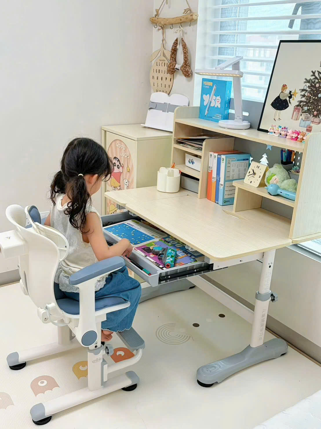 Bộ bàn ghế học sinh chống gù VinaKids A07HT (size 90 x 60) 7 Bộ bàn ghế học sinh chống gù VinaKids A07HT (size 90 x 60) - Ảnh 5