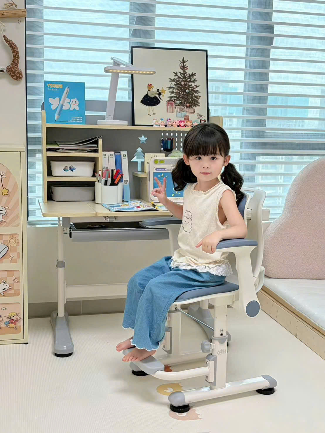 Bộ bàn ghế học sinh chống gù VinaKids A07HT (size 90 x 60) 3 Bộ bàn ghế học sinh chống gù VinaKids A07HT (size 90 x 60)